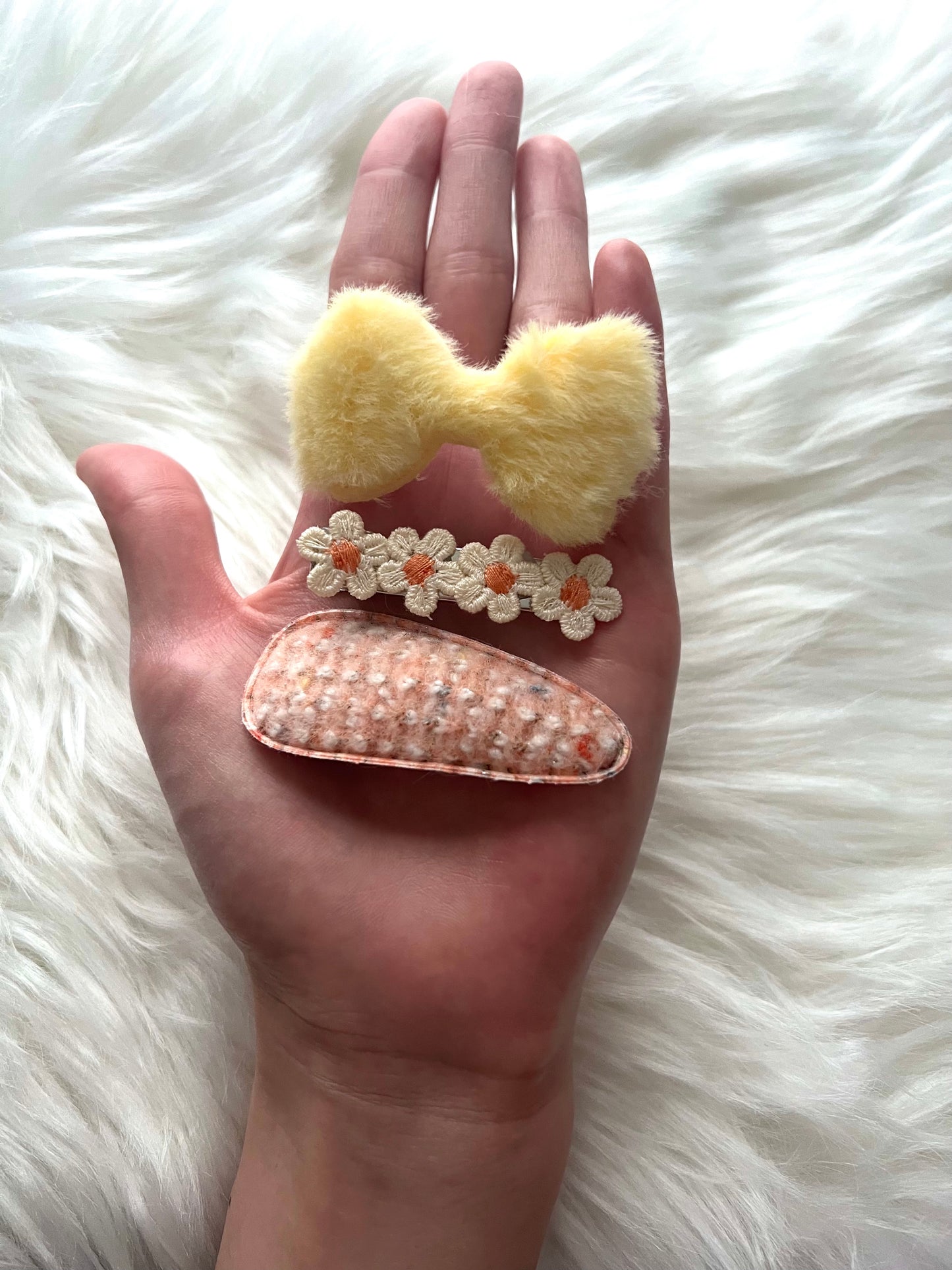 Yellow and orange hair clips ("Daisy")