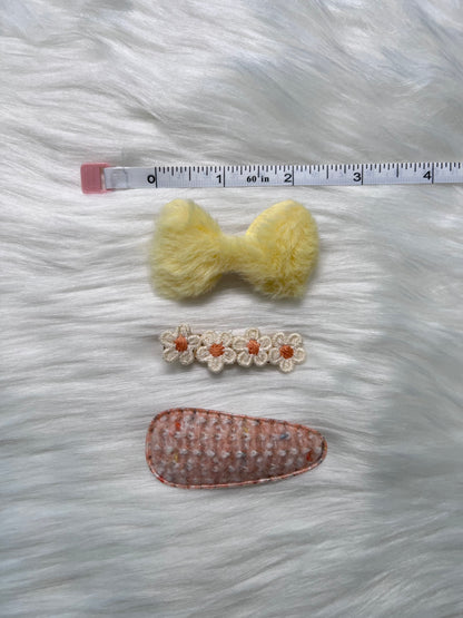 Yellow and orange hair clips ("Daisy")