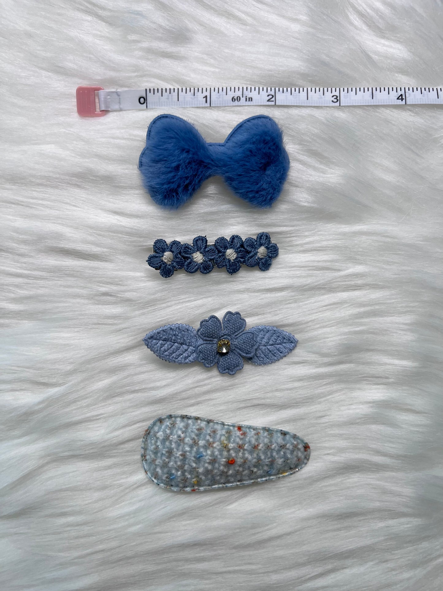 Blue hair clips ("Luna")