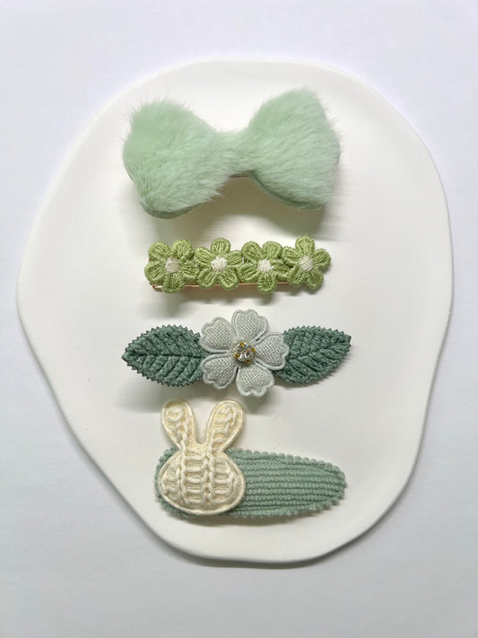 Green hair clips ("Olivia")